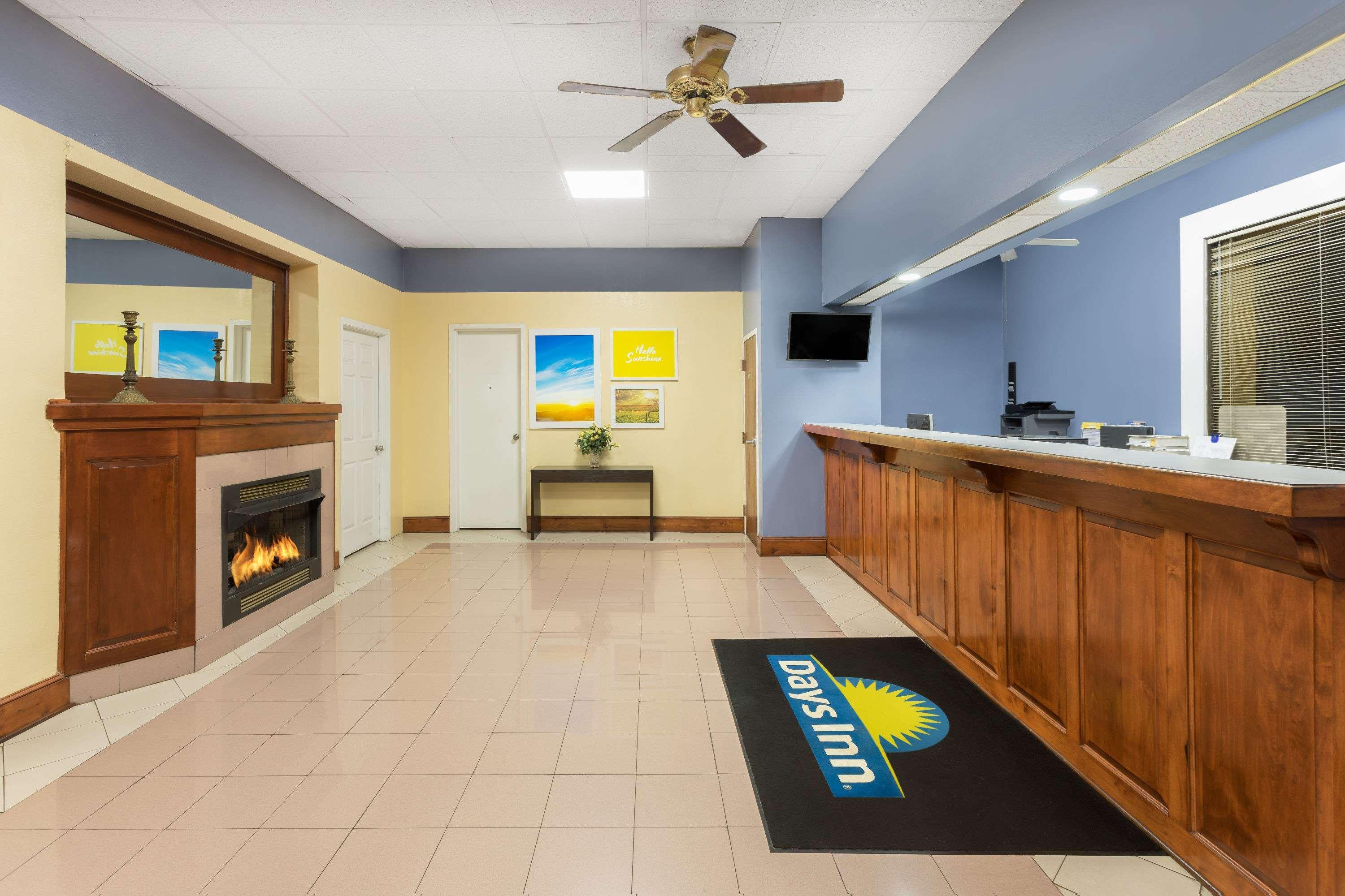 Days Inn By Wyndham Orangeburg South Kültér fotó